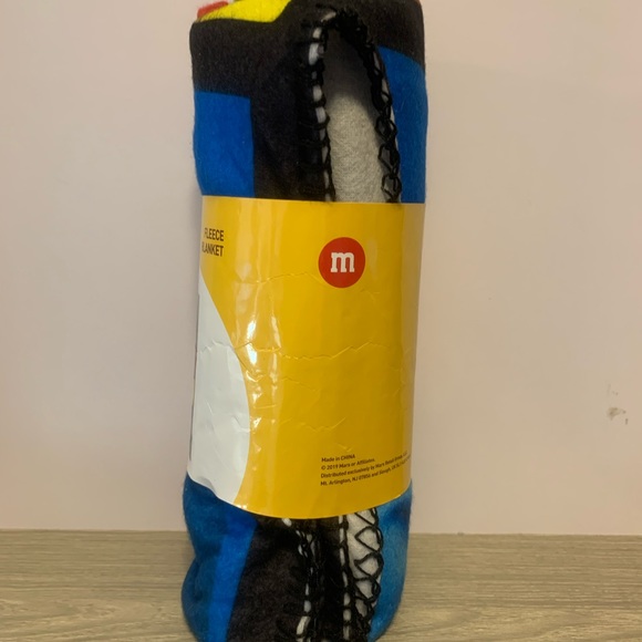 NEW 2019 M & M Worlds Chocolate Candy Character Fleece Colorful Throw Blanket - Picture 7 of 7